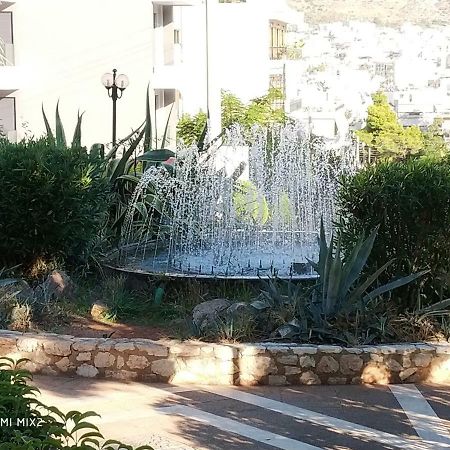 אתונה Beautiful House In Alimos Near To The Beach And Metro מראה חיצוני תמונה