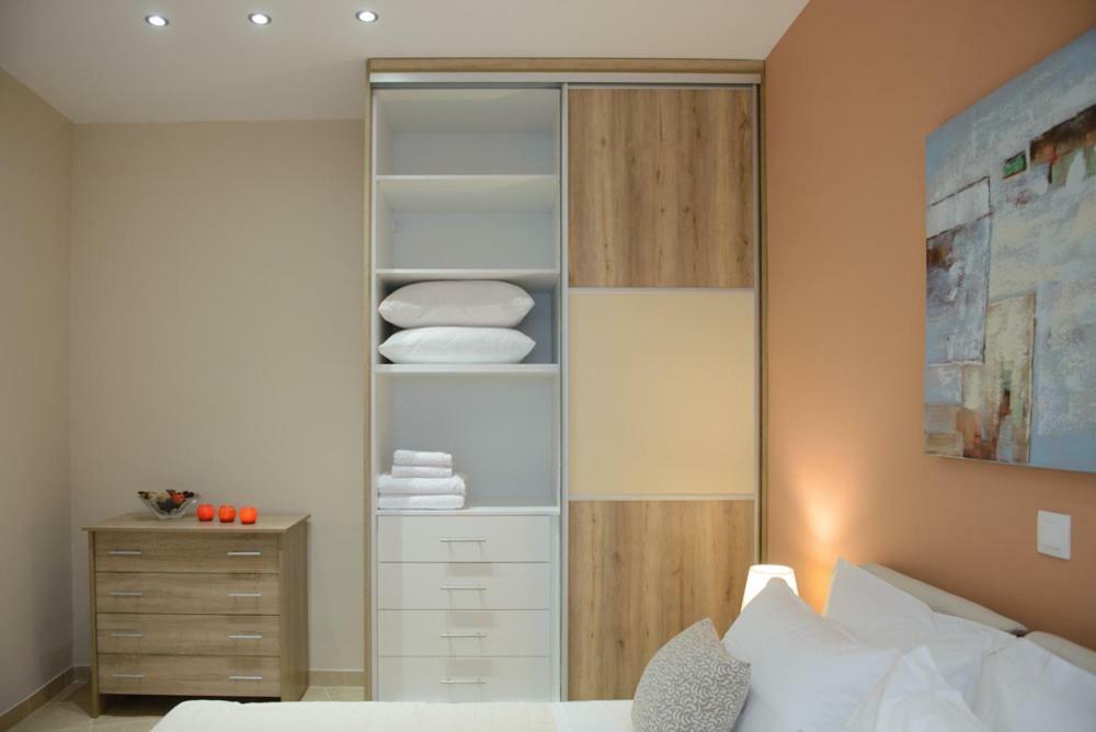 אתונה Beautiful House In Alimos Near To The Beach And Metro מראה חיצוני תמונה