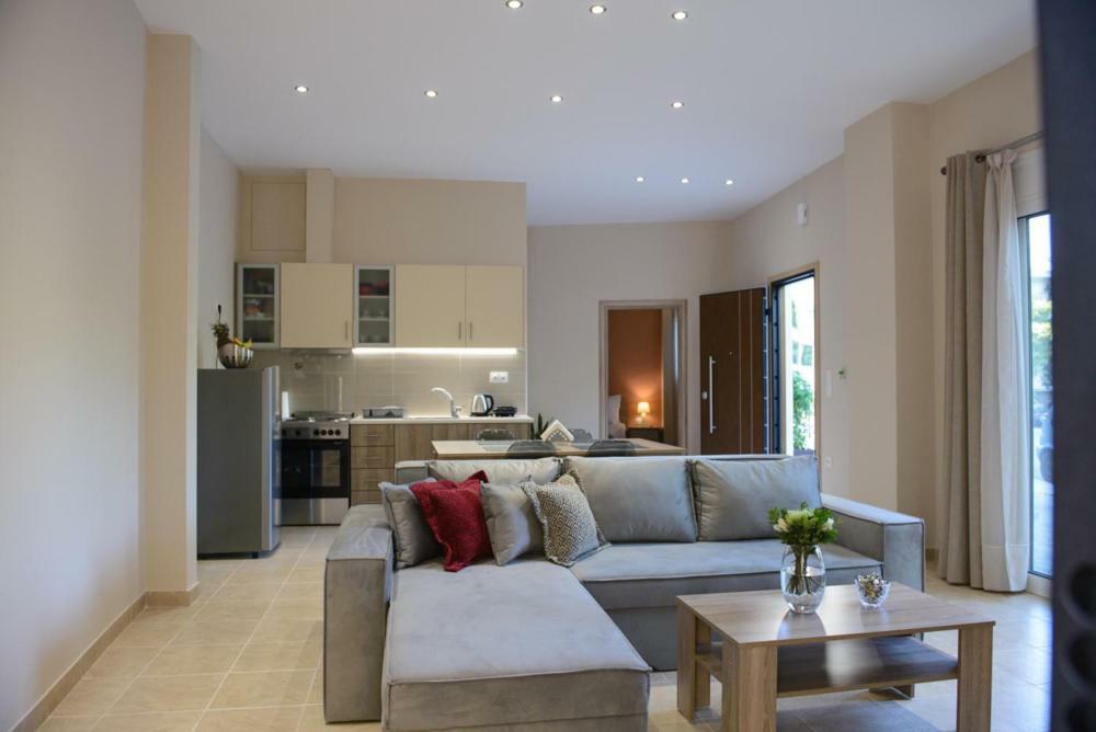 אתונה Beautiful House In Alimos Near To The Beach And Metro מראה חיצוני תמונה