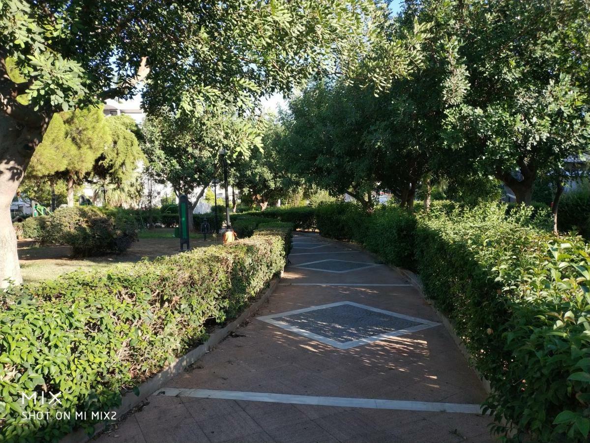 אתונה Beautiful House In Alimos Near To The Beach And Metro מראה חיצוני תמונה