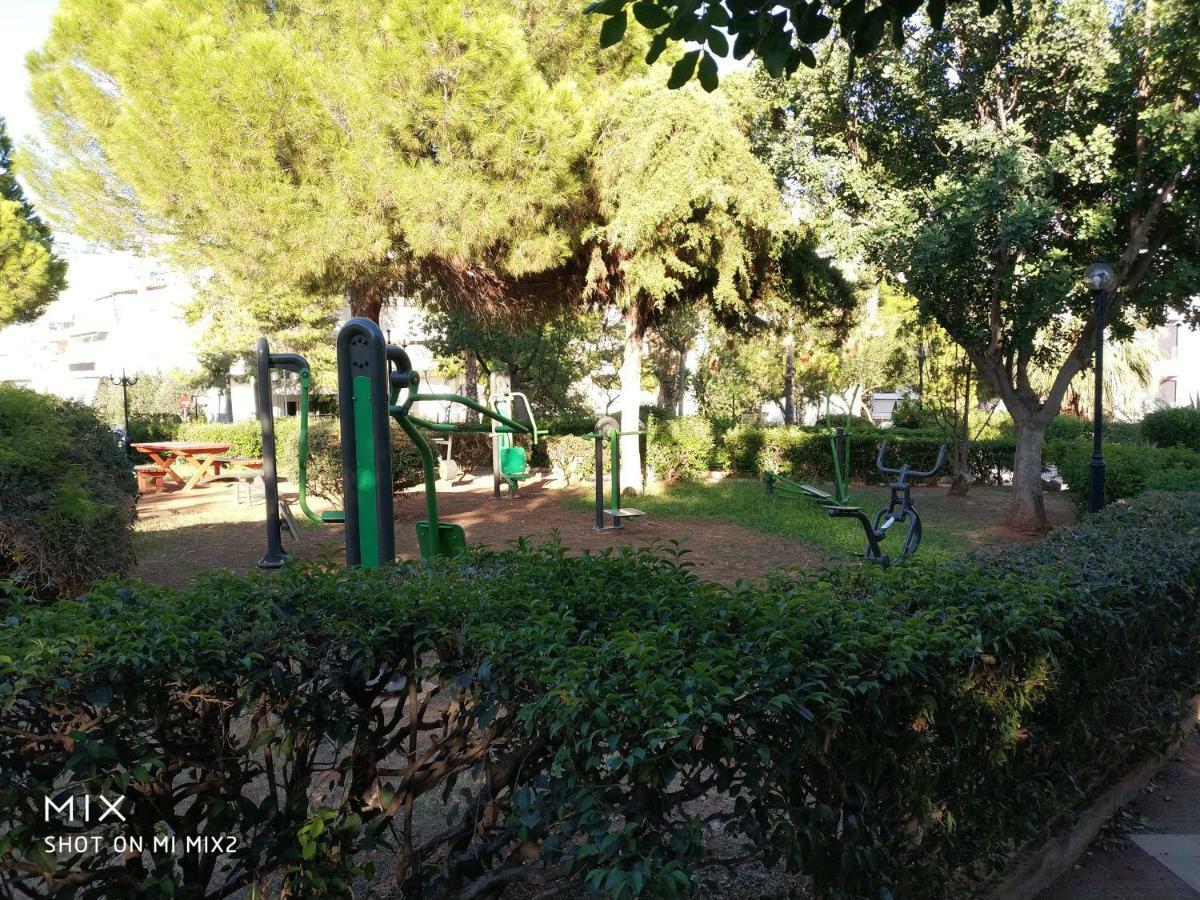 אתונה Beautiful House In Alimos Near To The Beach And Metro מראה חיצוני תמונה