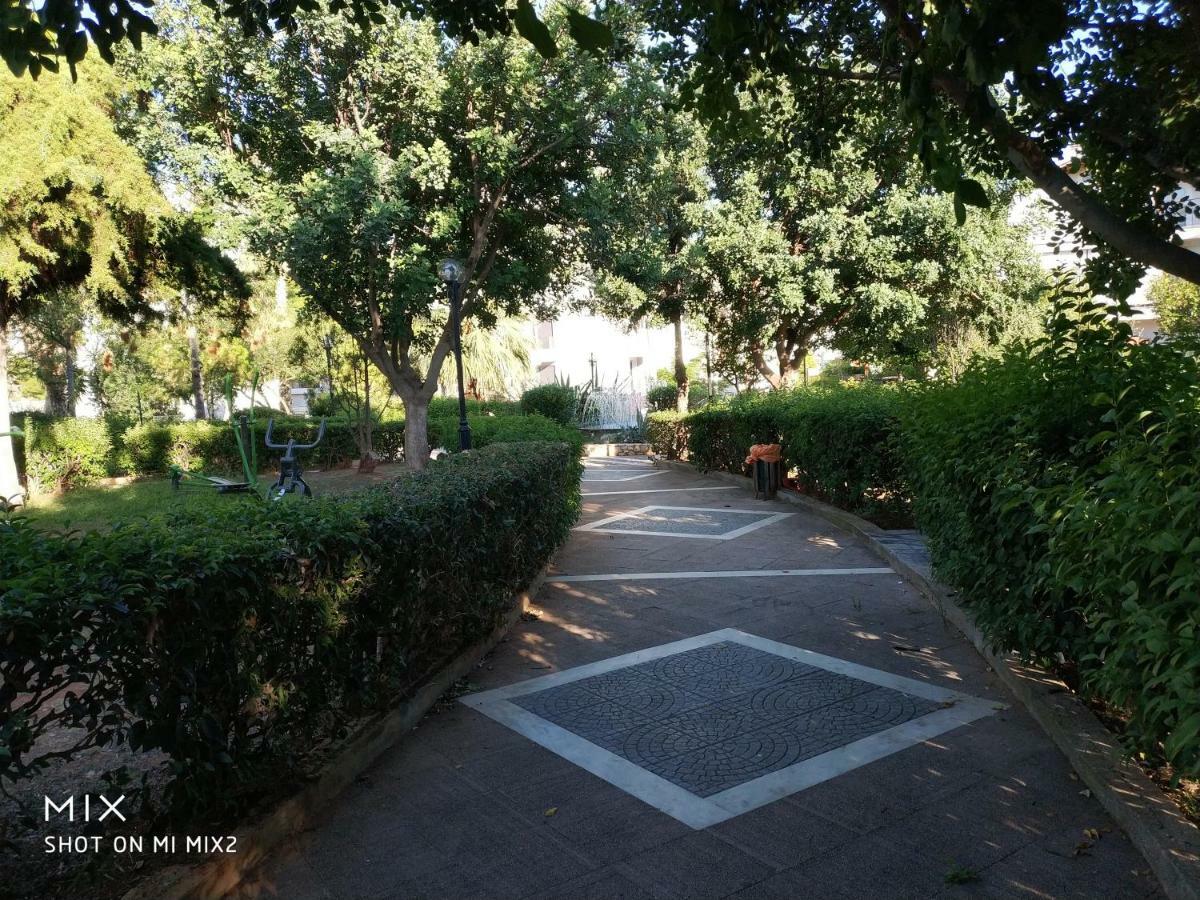 אתונה Beautiful House In Alimos Near To The Beach And Metro מראה חיצוני תמונה